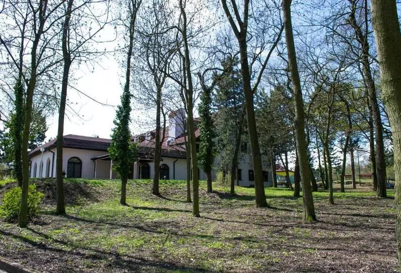 Hotel širák