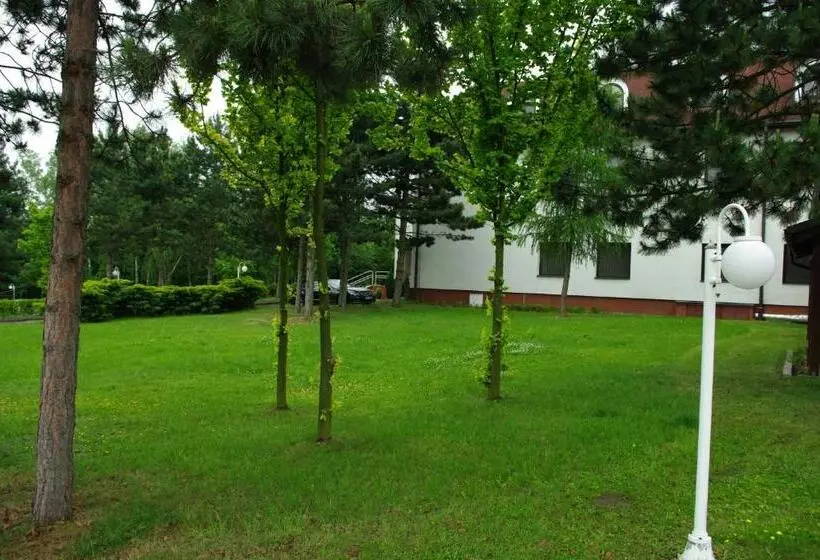 Hotel širák