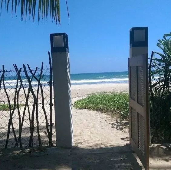 هتل Isana Beach House