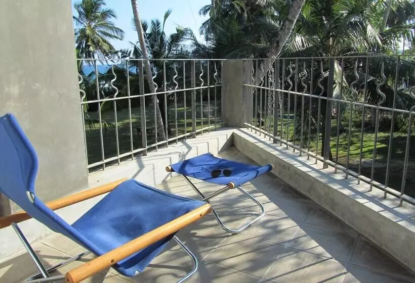 هتل Isana Beach House