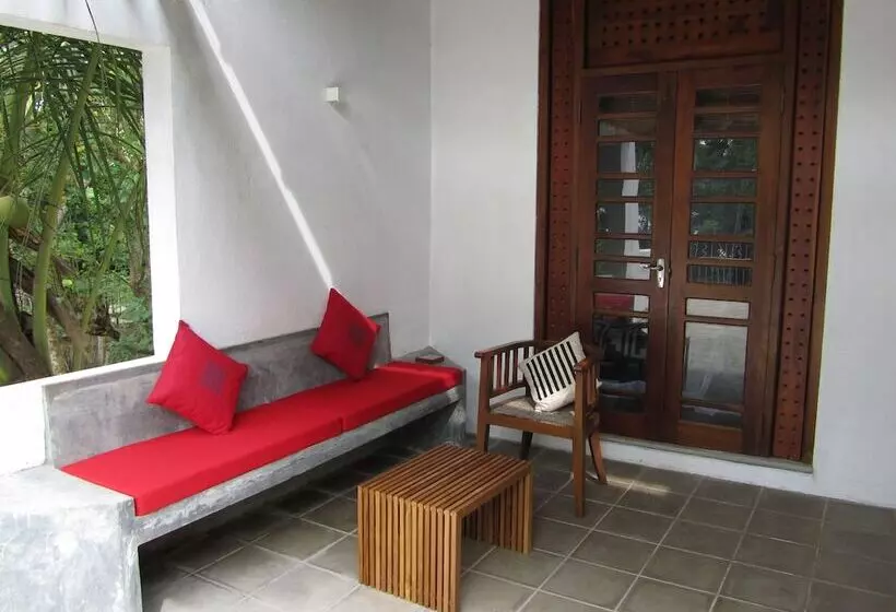 هتل Isana Beach House
