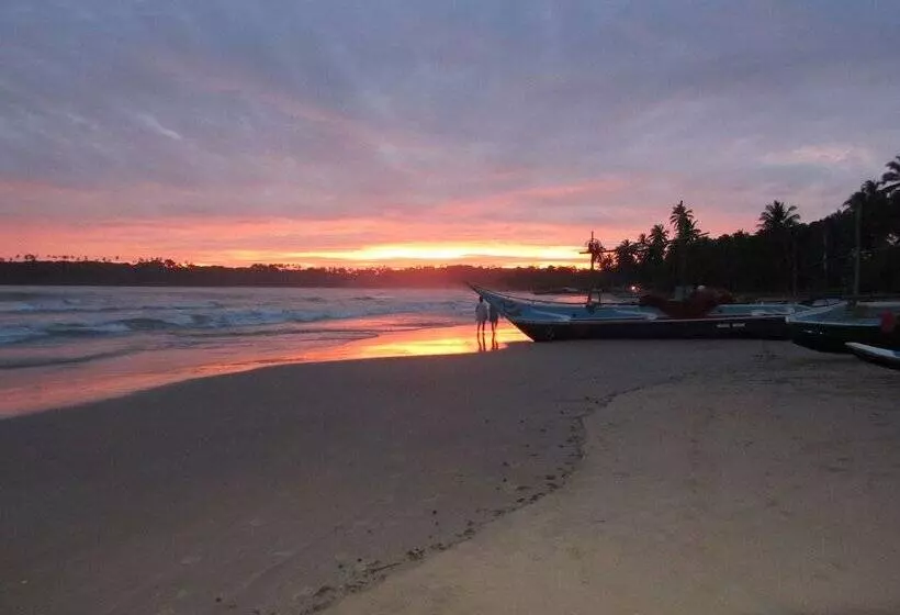 هتل Isana Beach House