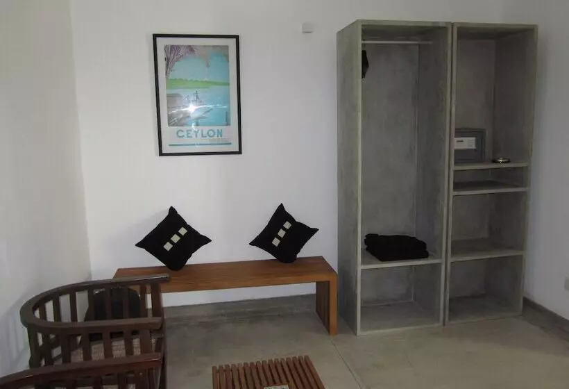 هتل Isana Beach House