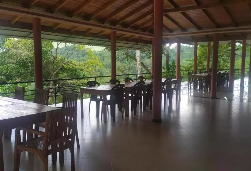 ホテル Mount Crest Inn Deniyaya