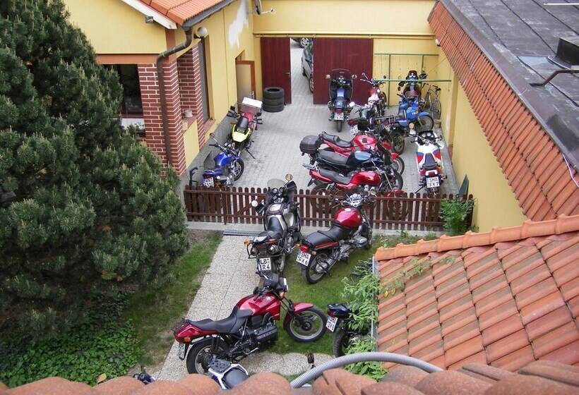 ホテル Relax U Drsů