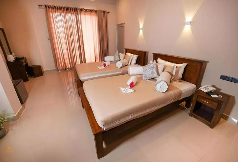 Hotel Tharusha
