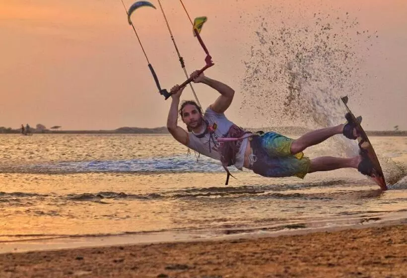 リゾートホテル Kitesurfing Lanka
