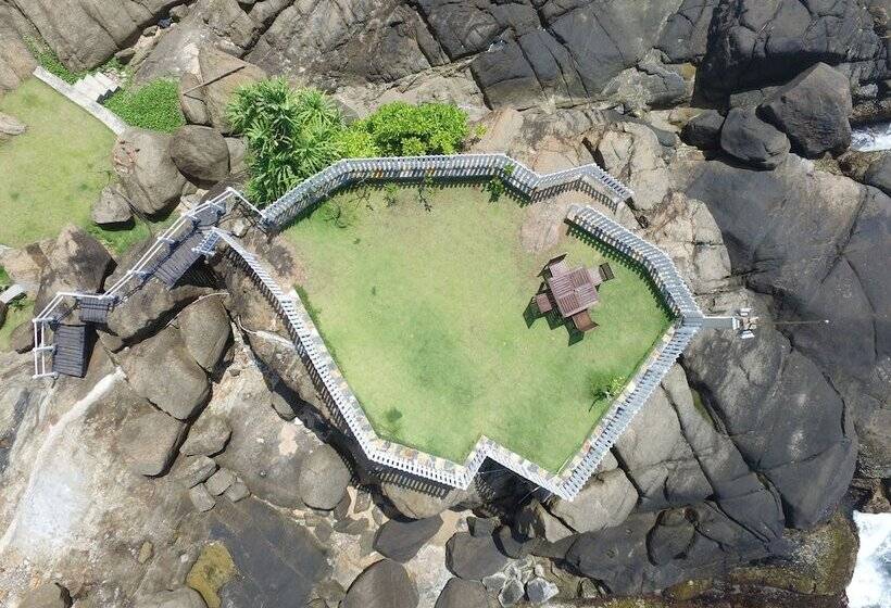 Scarlet White Resort