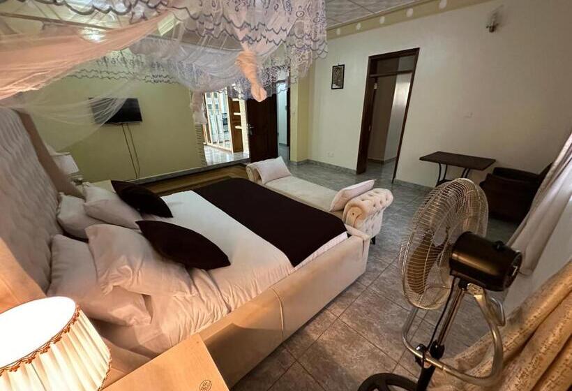 پانسیون Ezeife Guesthouse