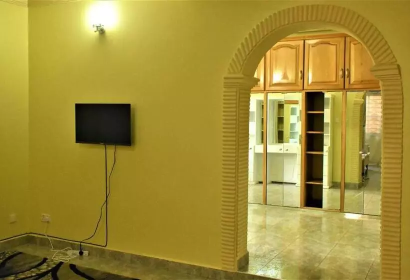 پانسیون Ezeife Guesthouse