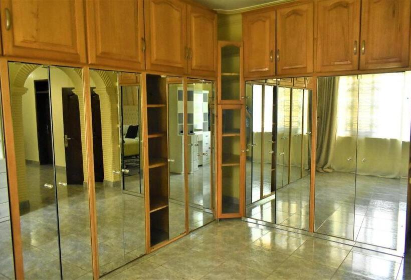 پانسیون Ezeife Guesthouse