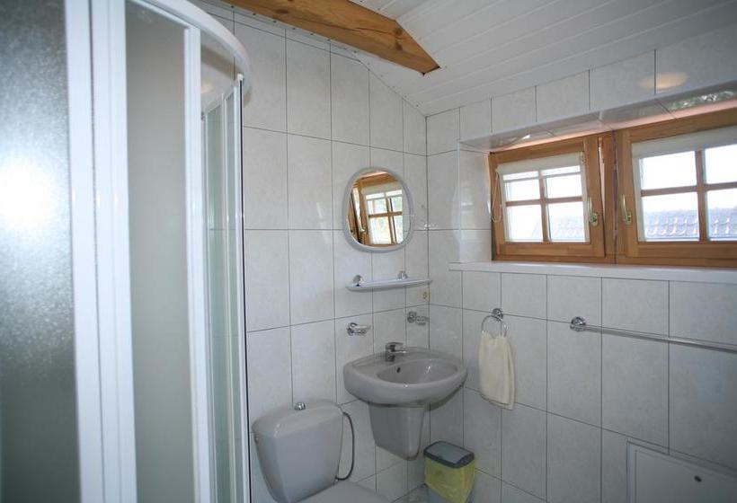 تختخواب و صبحانه Naglis