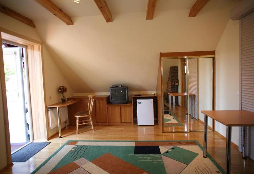 تختخواب و صبحانه Naglis