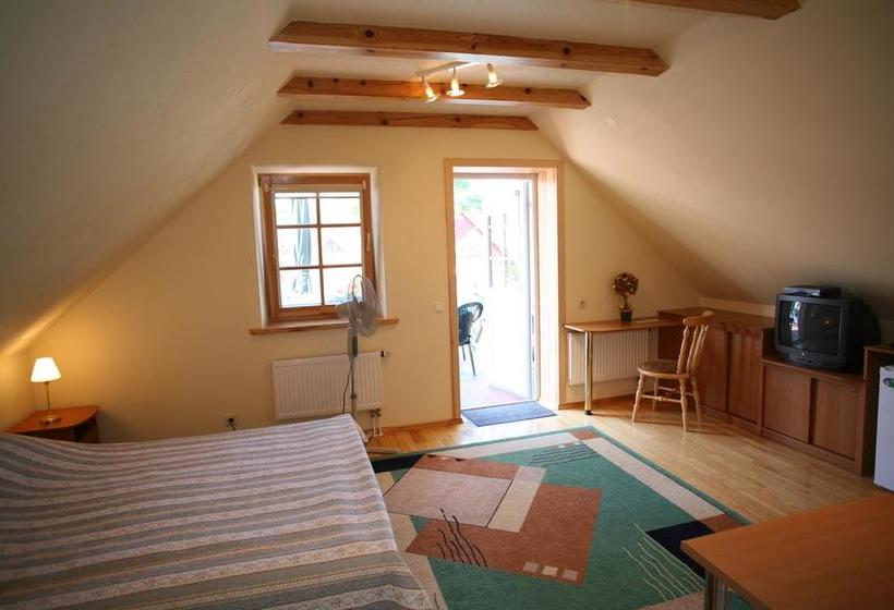 تختخواب و صبحانه Naglis