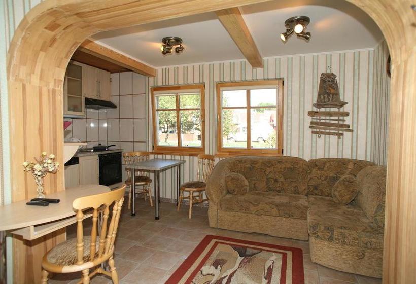 تختخواب و صبحانه Naglis