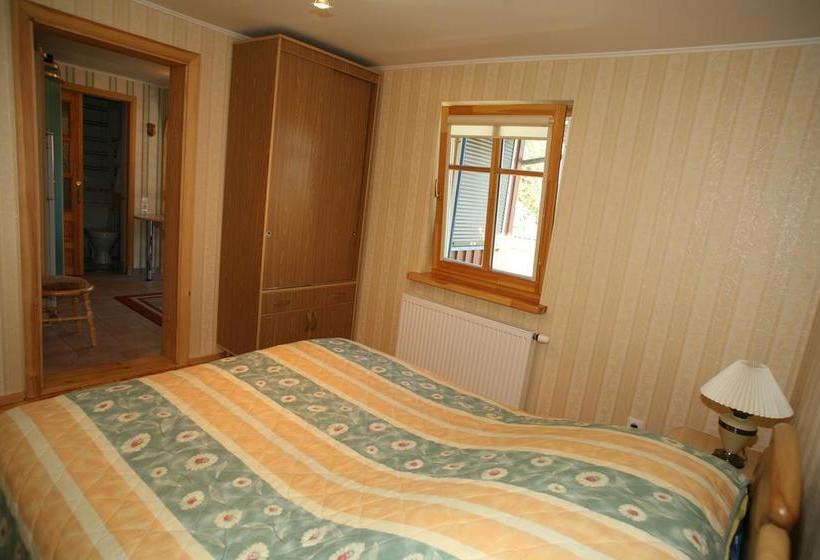 تختخواب و صبحانه Naglis