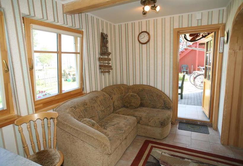 تختخواب و صبحانه Naglis