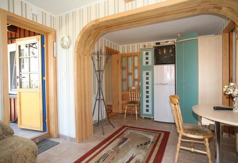 تختخواب و صبحانه Naglis