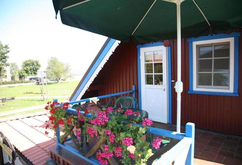 تختخواب و صبحانه Naglis