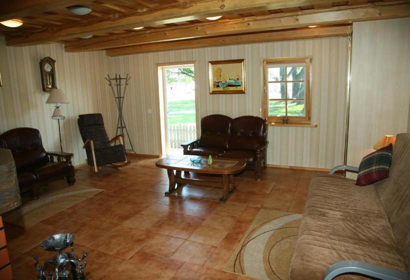 تختخواب و صبحانه Naglis