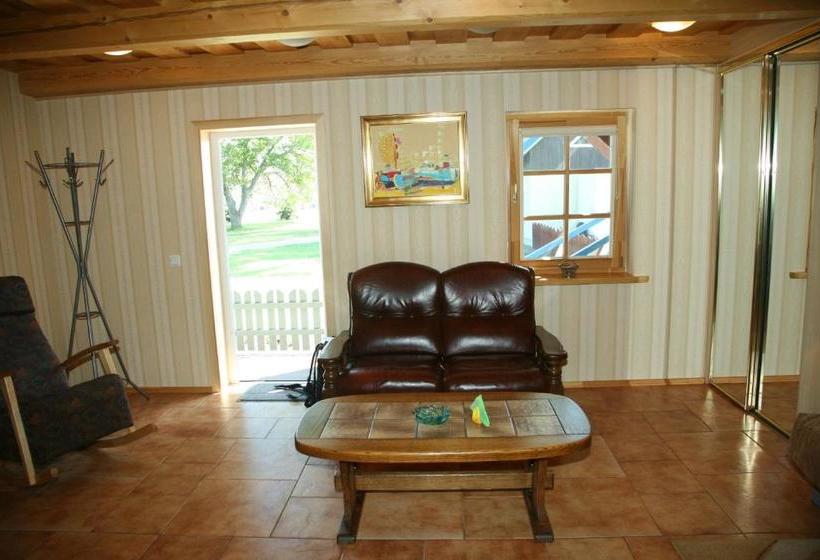 تختخواب و صبحانه Naglis