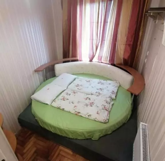 هتل Guest House Krista