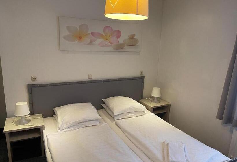 ホテル Restaurant La Piazza