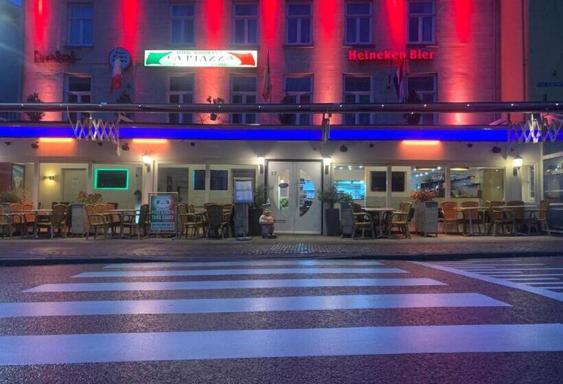 ホテル Restaurant La Piazza