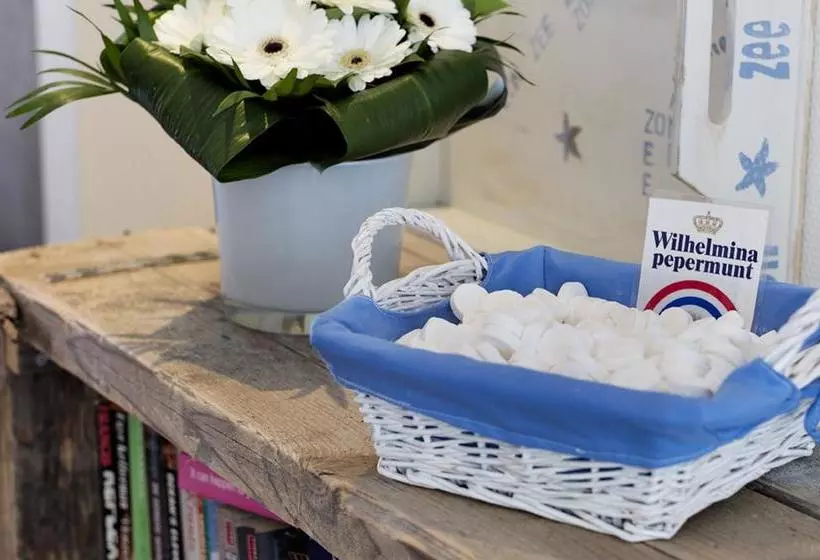 Hotelli Sleeping By Van Beelen