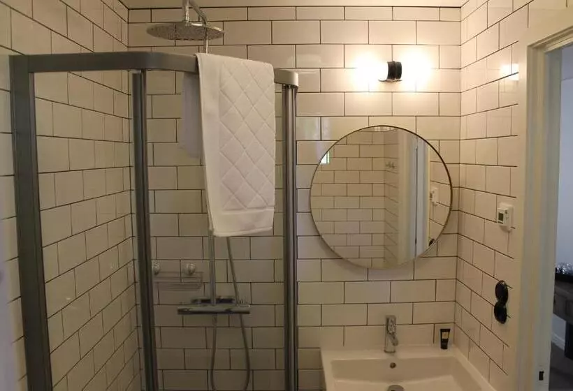 هتل Värdshuset Lindgården