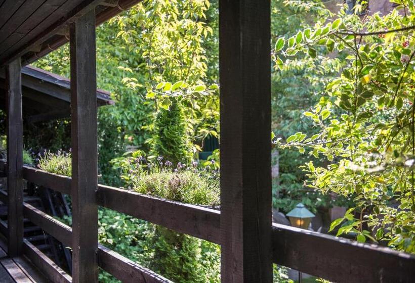 هتل Värdshuset Lindgården