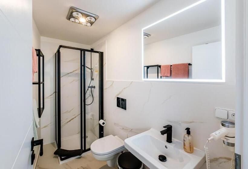 Vv Hotel & Apartments