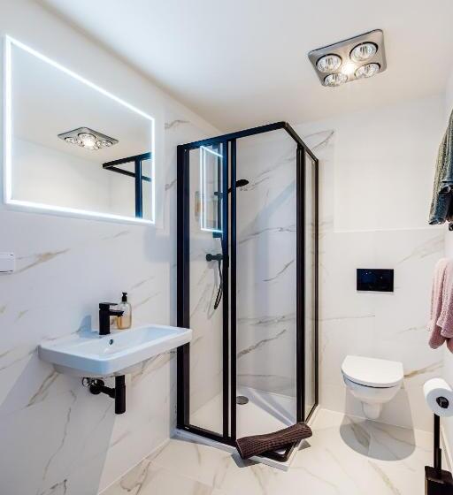 Vv Hotel & Apartments