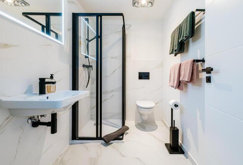 Vv Hotel & Apartments