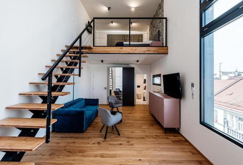 Vv Hotel & Apartments