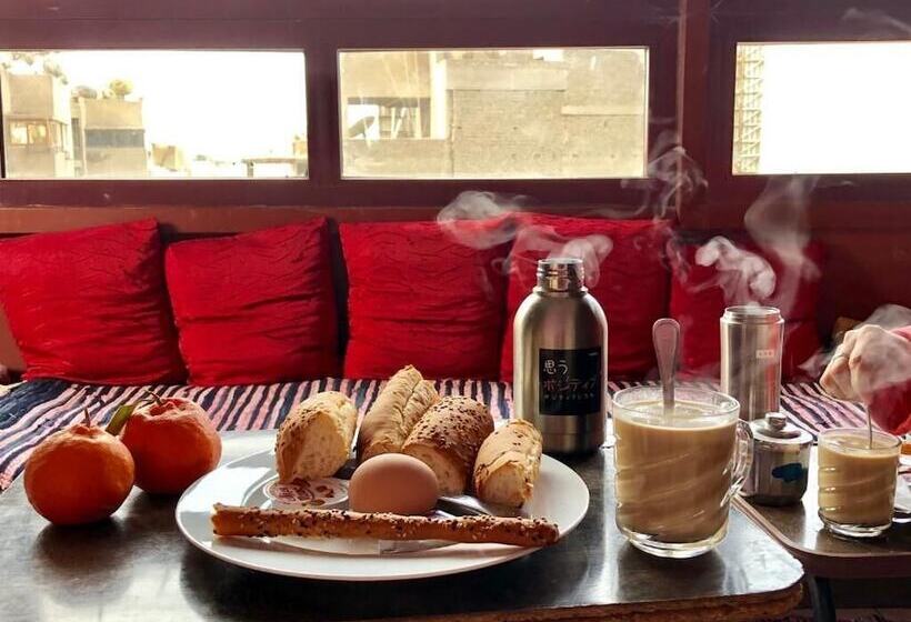 Wake Up! Cairo Hostel