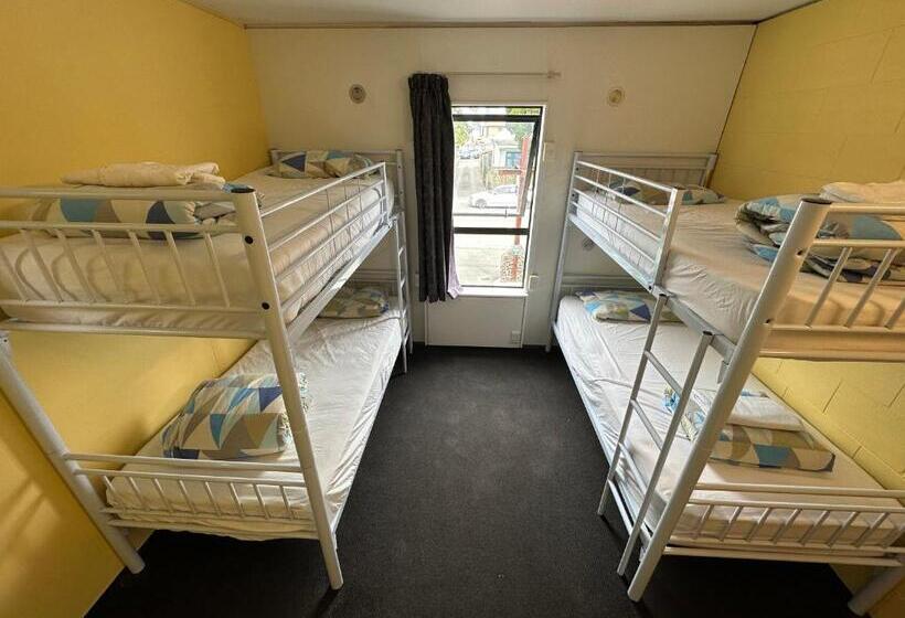 旅馆 Around The World Backpackers