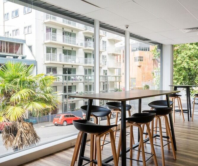 הוסטל Haka House Auckland City