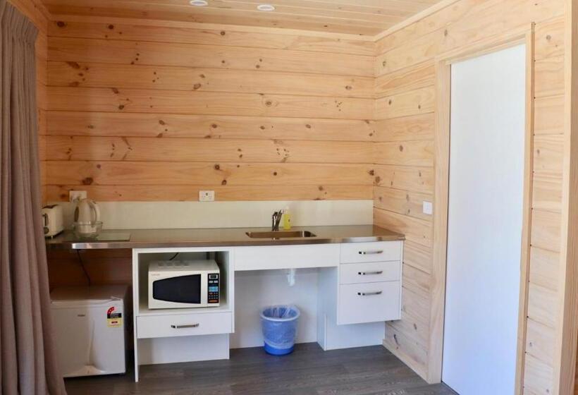 هاستل Lakes Edge Lodge