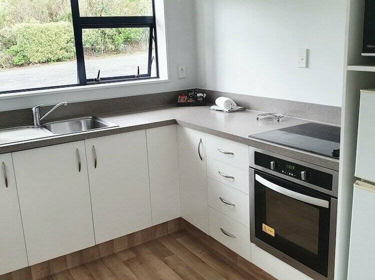 Bay Vista Waterfront Motel