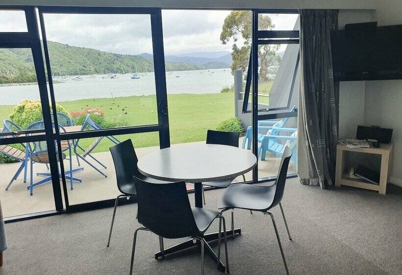 Bay Vista Waterfront Motel