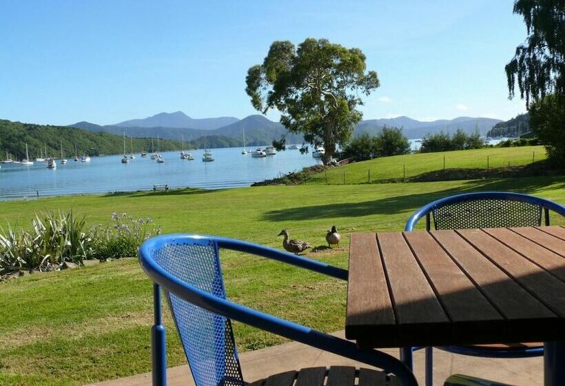 Bay Vista Waterfront Motel