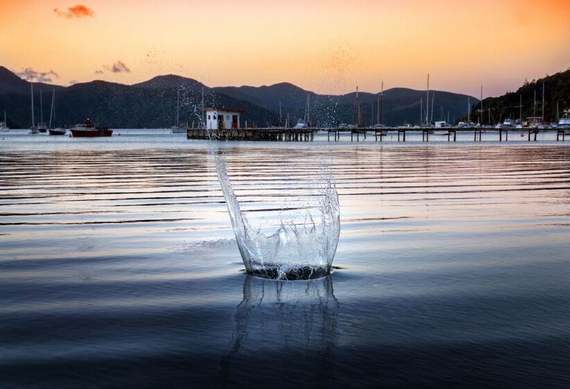 Bay Vista Waterfront Motel