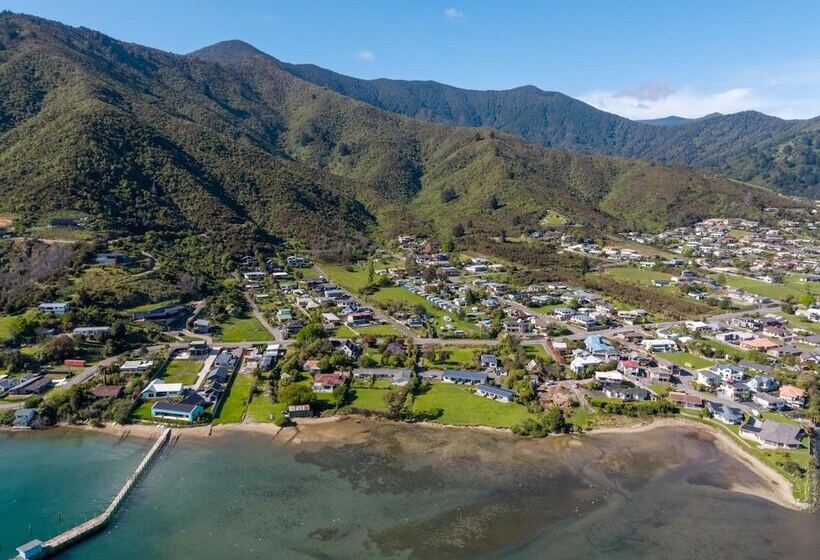 Bay Vista Waterfront Motel