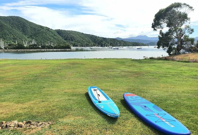 Bay Vista Waterfront Motel