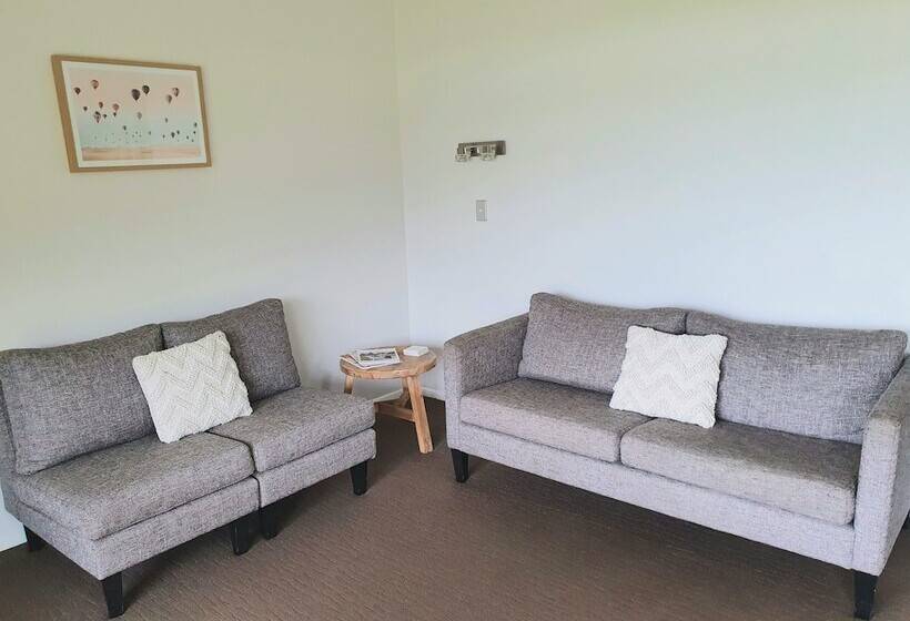 Bay Vista Waterfront Motel