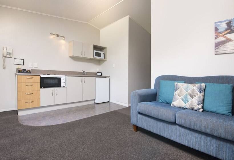 Bay Vista Waterfront Motel