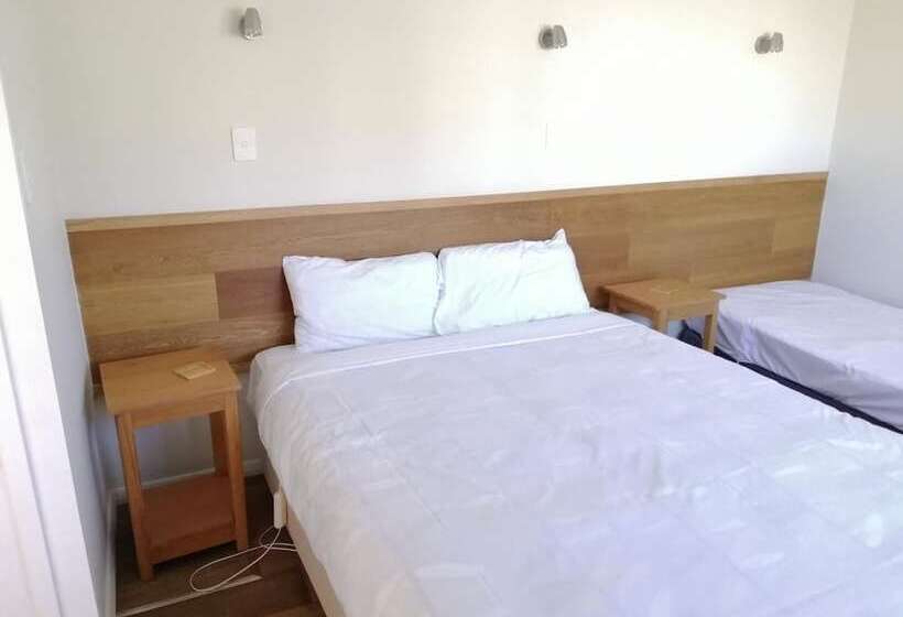 Bayfield Motel And Apartment