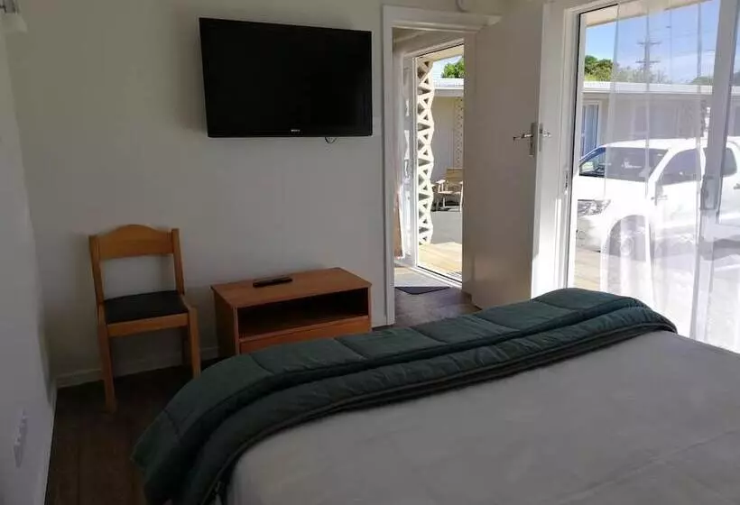 Bayfield Motel And Apartment