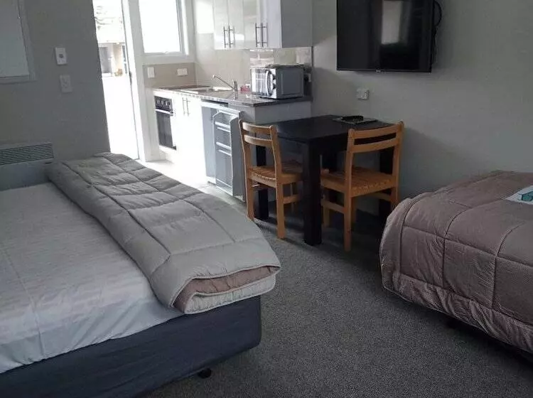 Bayfield Motel And Apartment